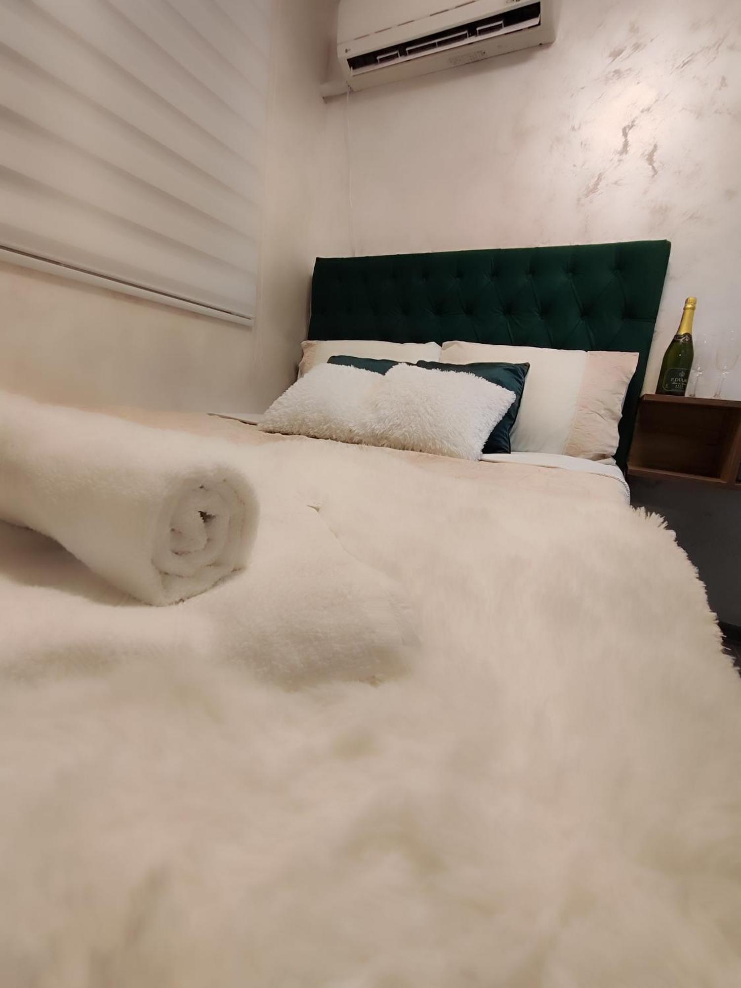 Studio Apartman Free Parking Rubikon Белград Екстериор снимка